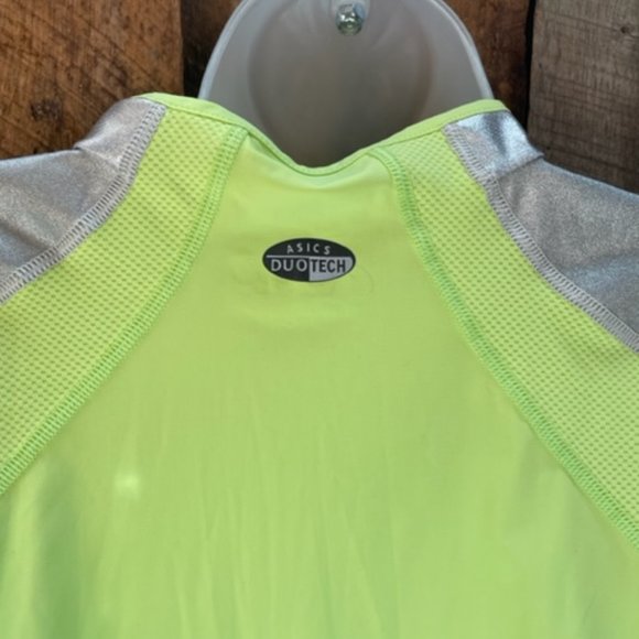 Asics Active Top with Silver Reflection Fabric on Shoulders - Size Medium - Picture 5 of 10